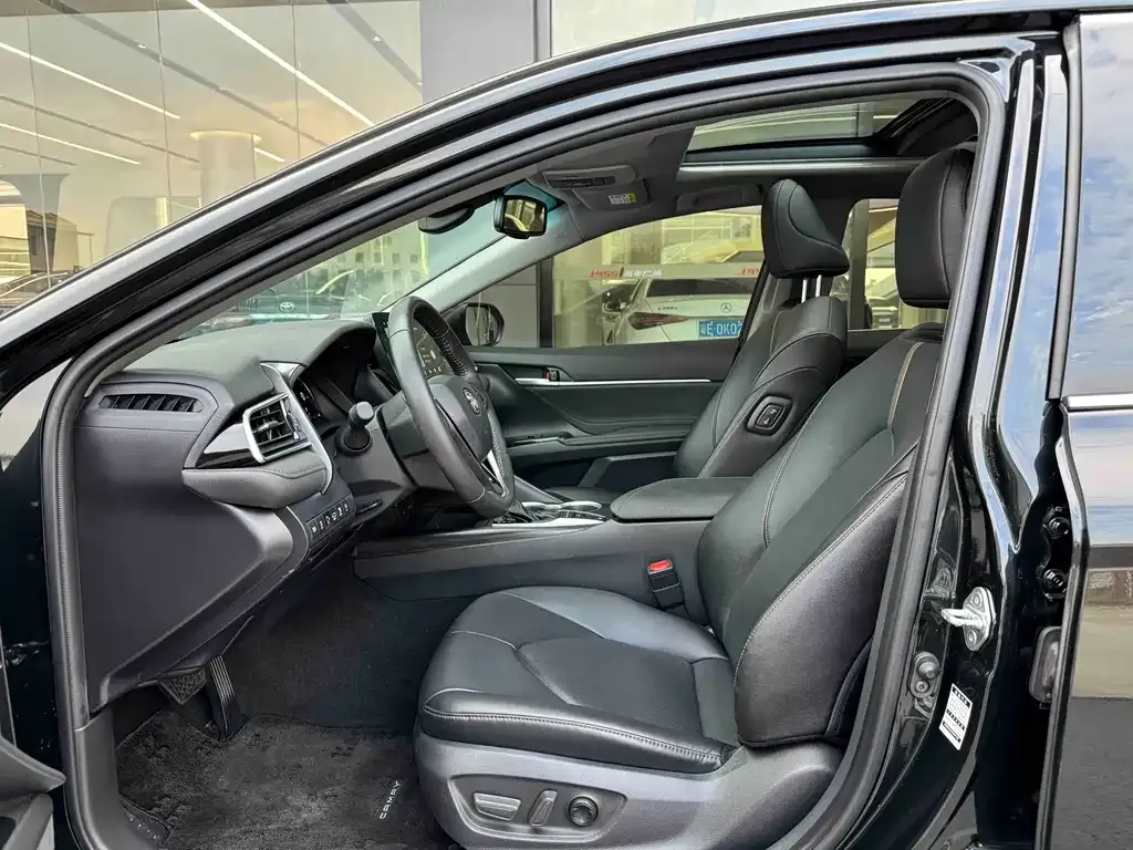 Toyota Camry 2023 из CN, фото 4