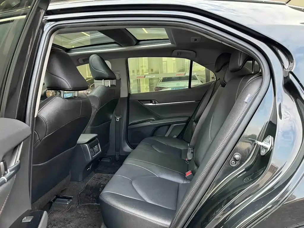 Toyota Camry 2023 из CN, фото 6
