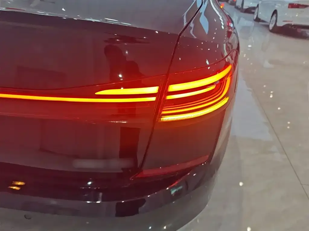 Volkswagen Passat 2023 из CN, фото 2