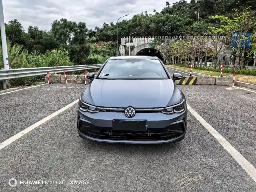 Volkswagen Golf 2024 из CN, фото 2