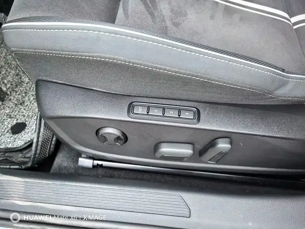 Volkswagen Golf 2024 из CN, фото 6