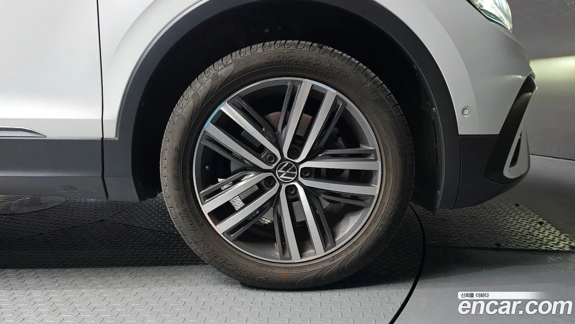 Volkswagen Tiguan — фото 5