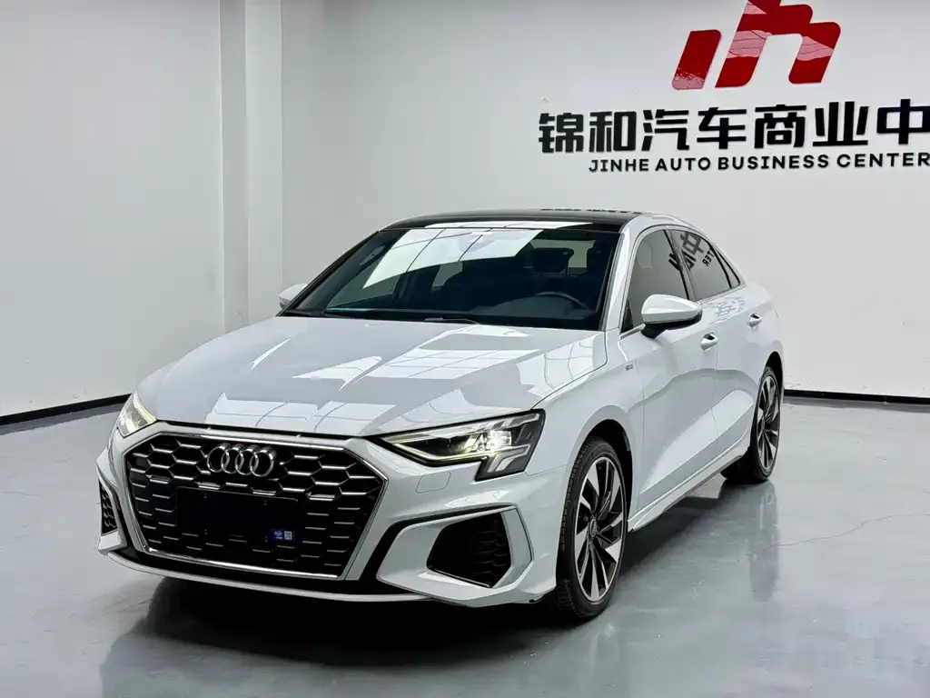 Audi A3 2023 из CN, фото 1