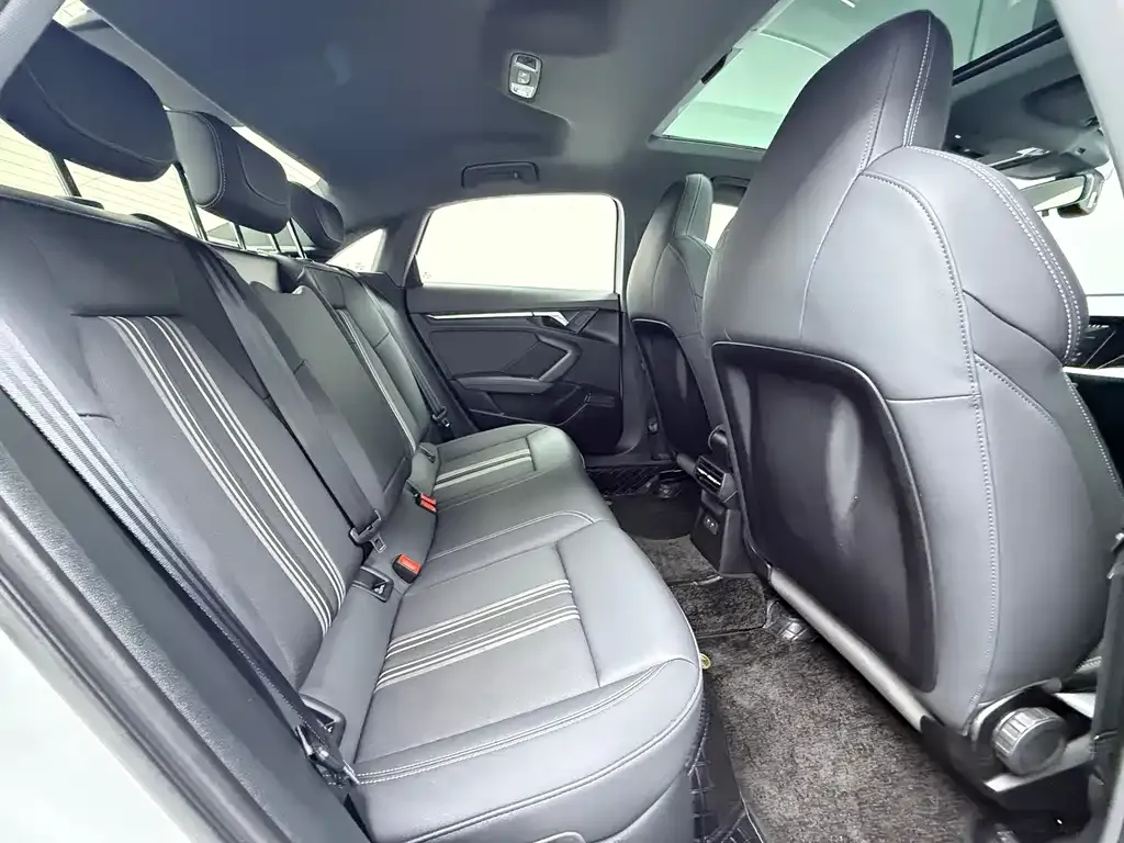 Audi A3 2023 из CN, фото 4