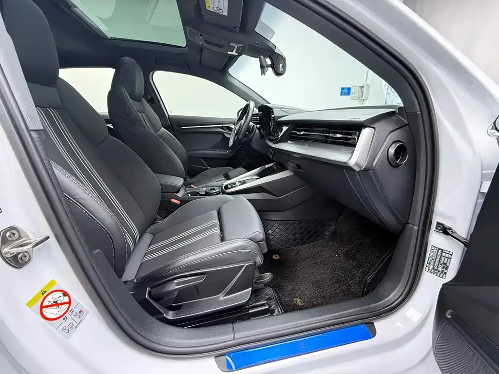 Audi A3 2023 из CN, фото 7