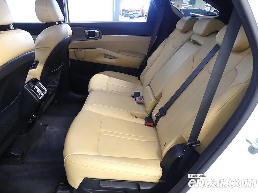 Kia Sorento — фото 6
