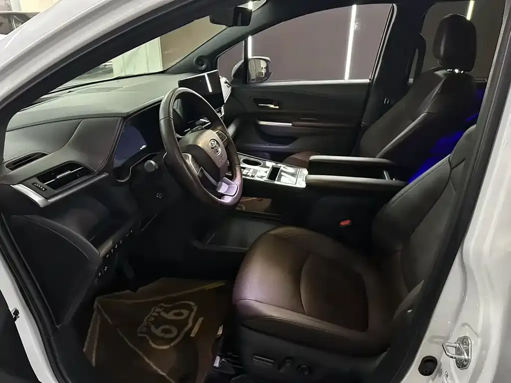 Toyota Granvia 2024 из CN, фото 2