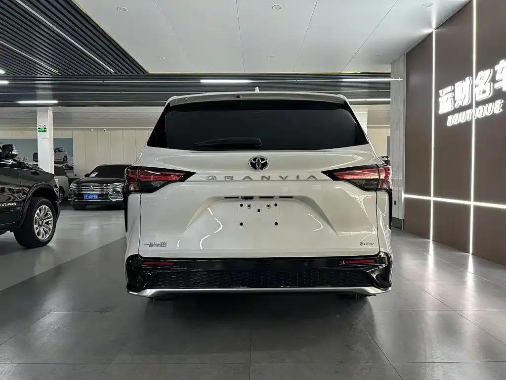 Toyota Granvia 2024 из CN, фото 4