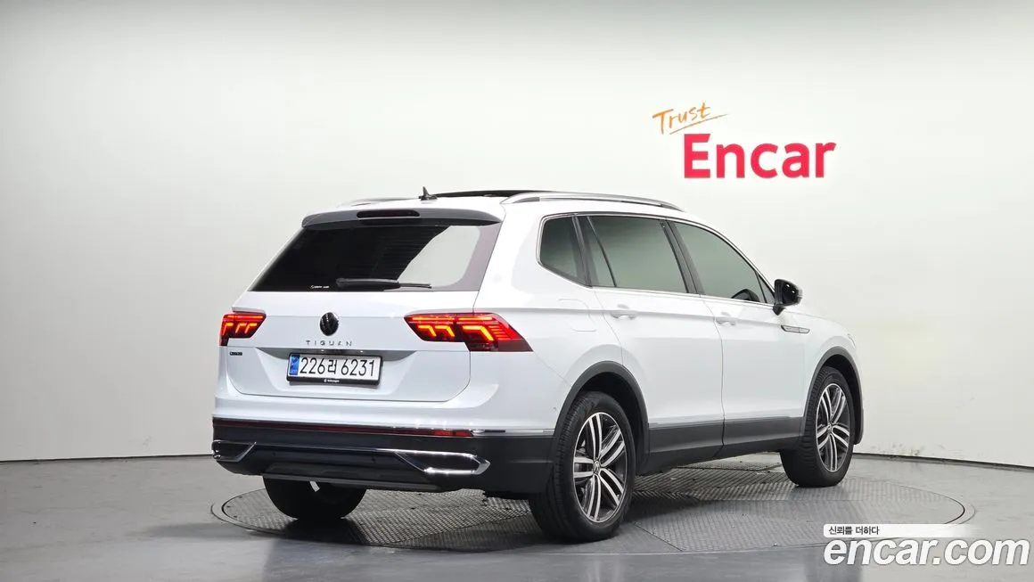 Volkswagen Tiguan — фото 2