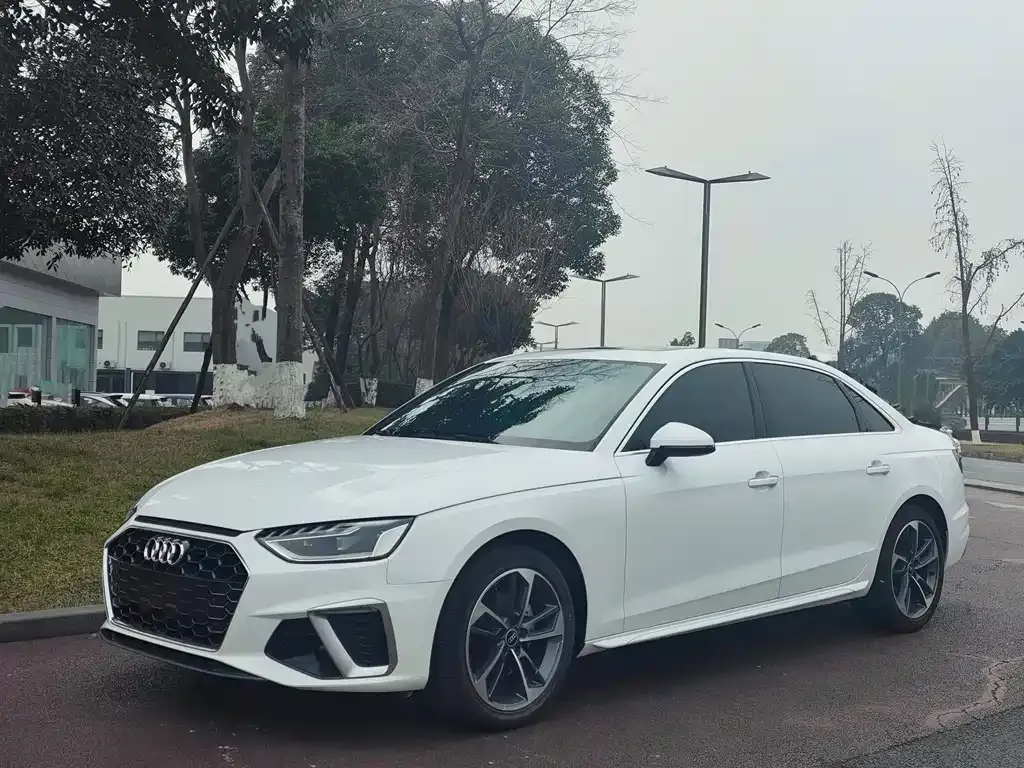Audi A4L 2023 из CN, фото 1