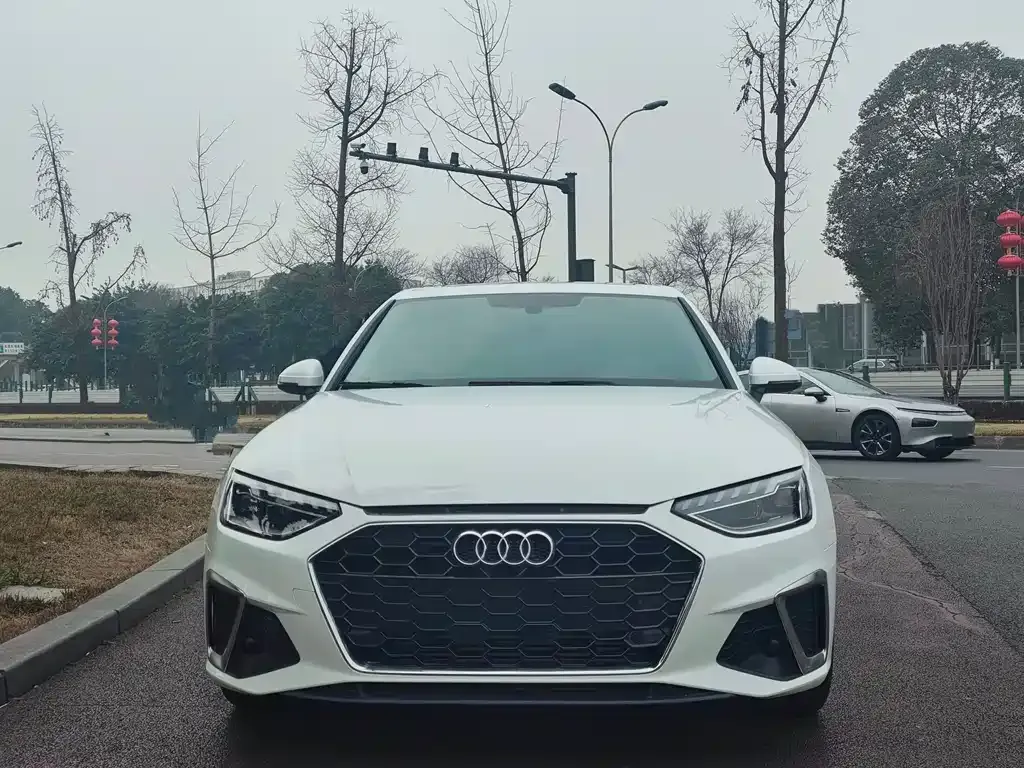 Audi A4L 2023 из CN, фото 2