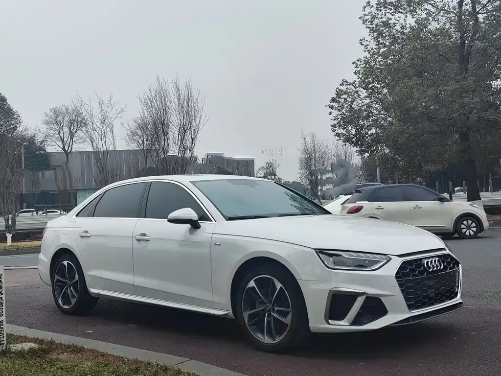 Audi A4L 2023 из CN, фото 3