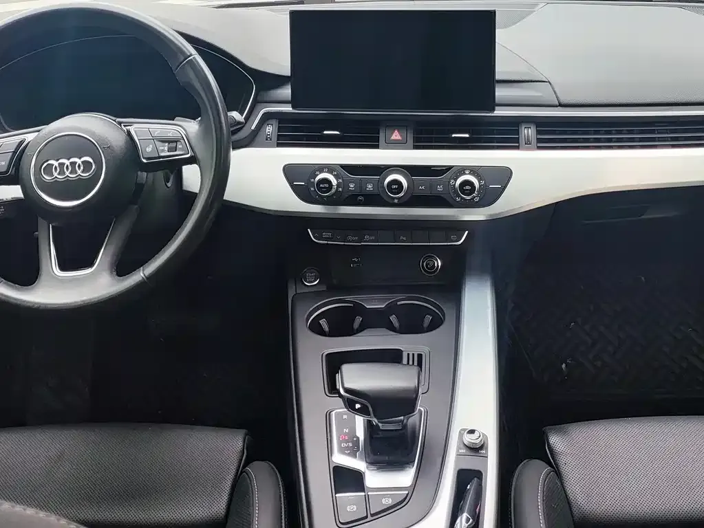 Audi A4L 2023 из CN, фото 4