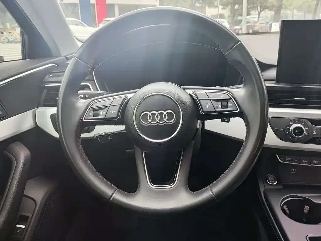 Audi A4L 2023 из CN, фото 6