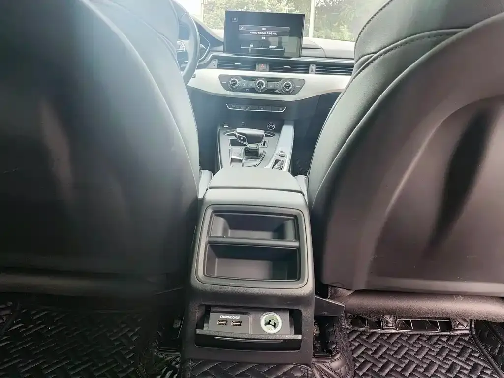 Audi A4L 2023 из CN, фото 8