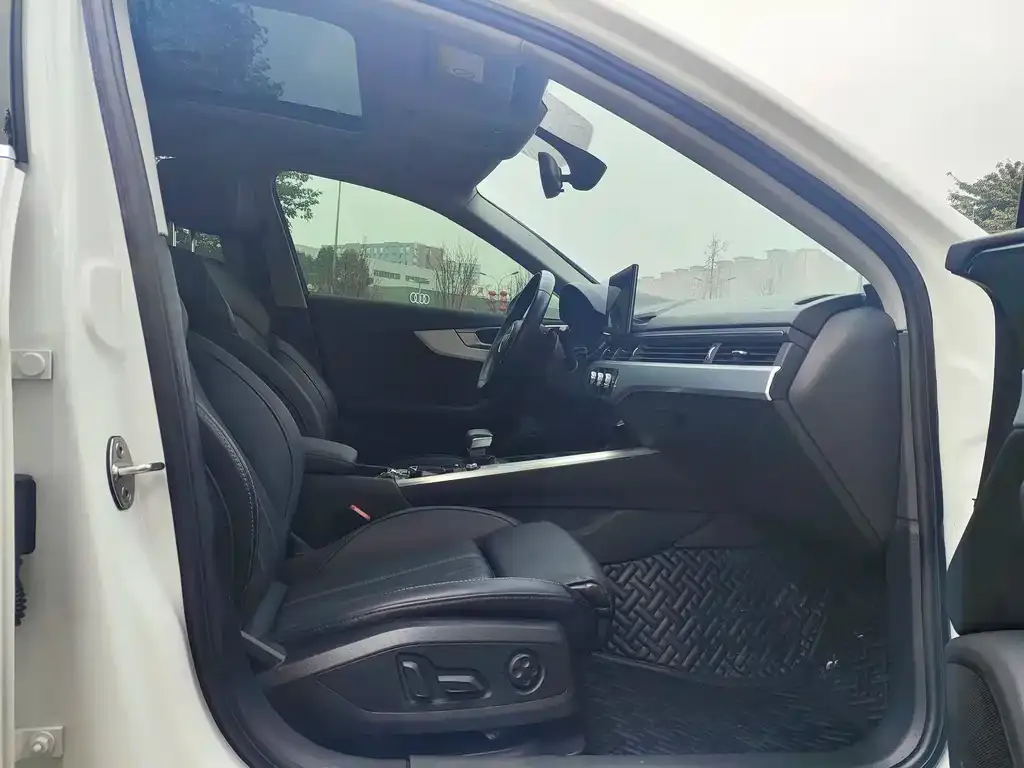 Audi A4L 2023 из CN, фото 9