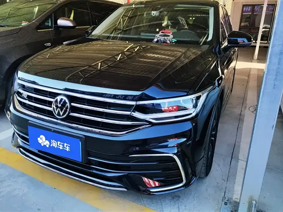 Volkswagen Tiguan L — фото 1