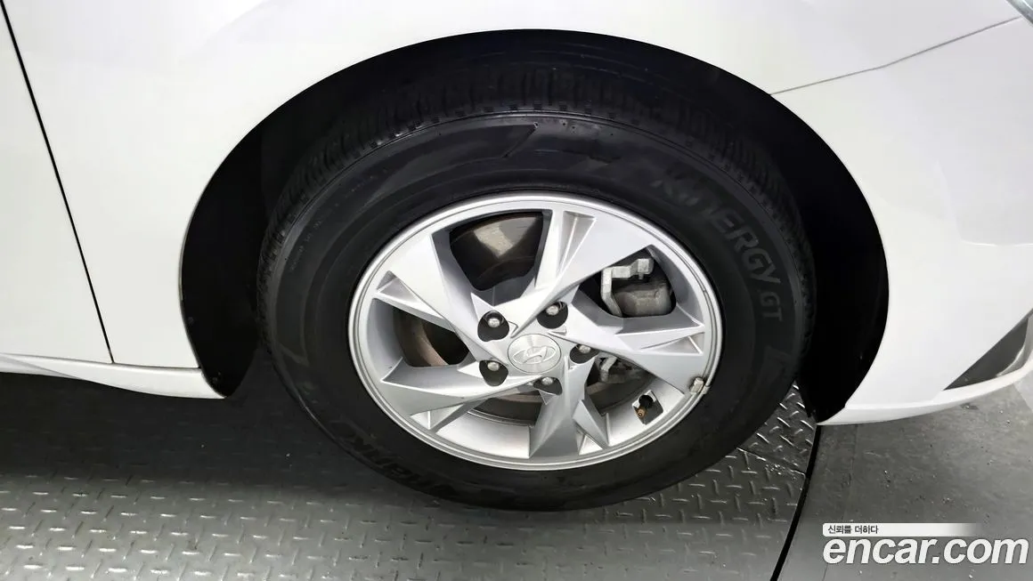 Hyundai AVANTE — фото 3