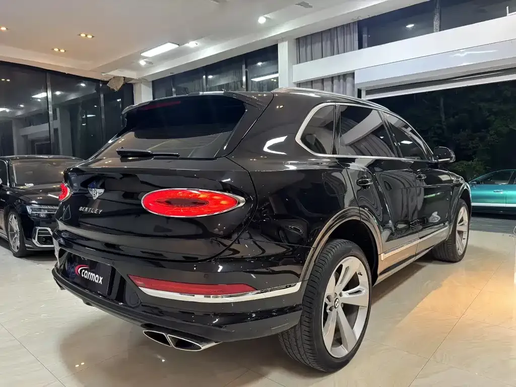 Bentley Bentayga 2022 из CN, фото 8
