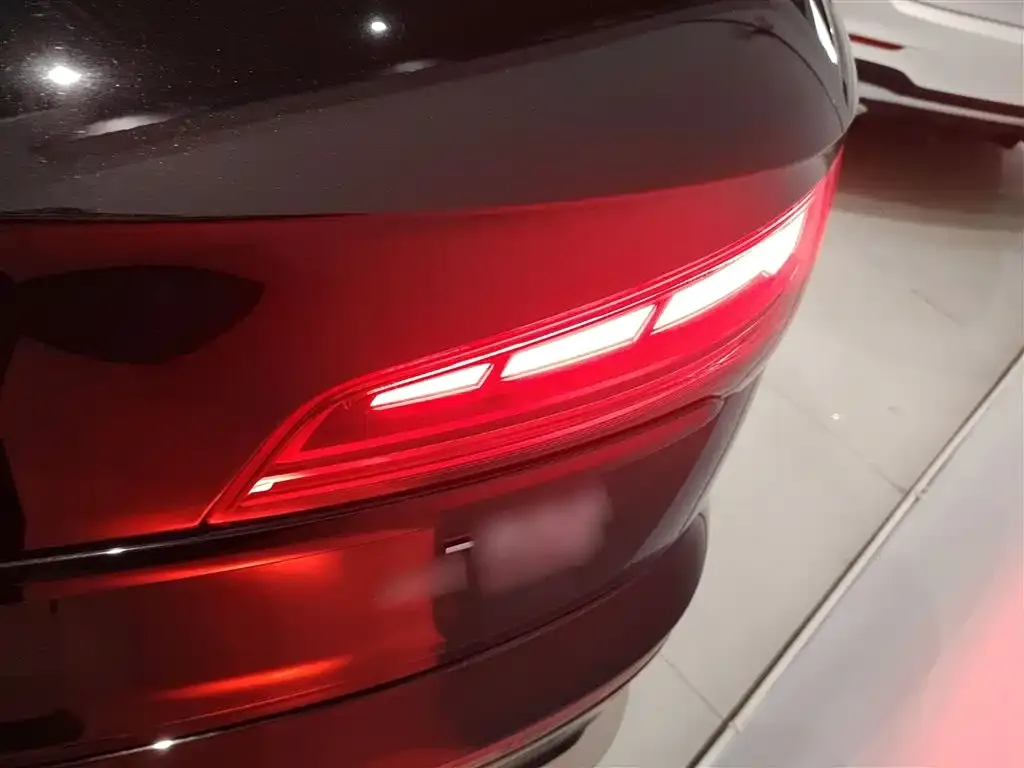 Audi Q5L 2023 из CN, фото 2