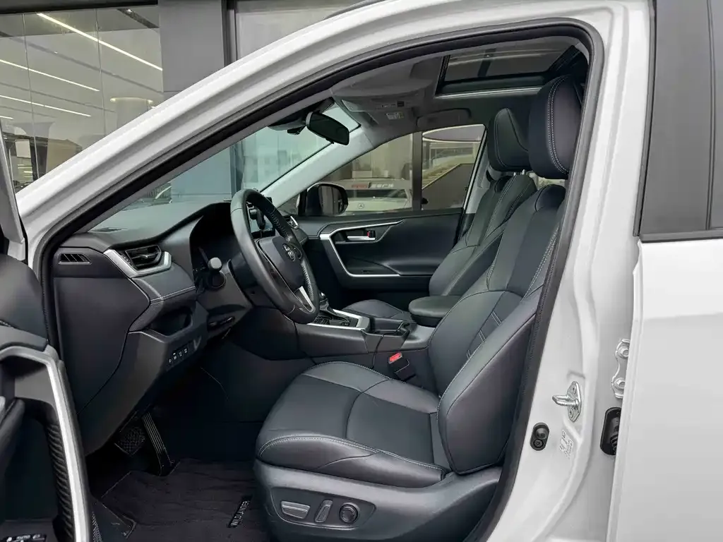 Toyota Wildlander 2024 из CN, фото 4