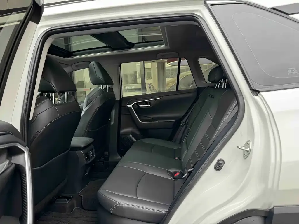Toyota Wildlander 2024 из CN, фото 6