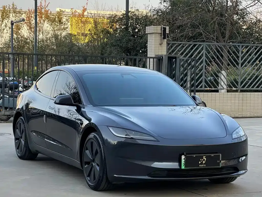 Tesla Model 3 — фото 8