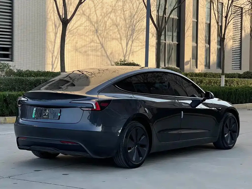 Tesla Model 3 — фото 9