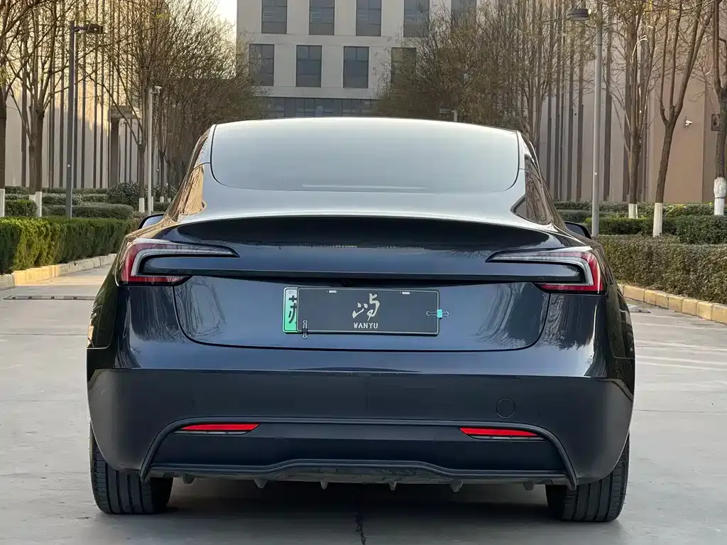 Tesla Model 3 — фото 5