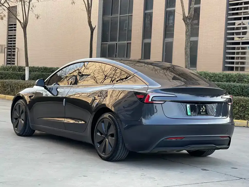 Tesla Model 3 — фото 10