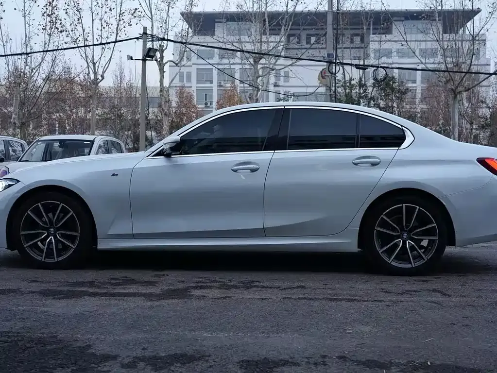BMW 3 Series 2024 из CN, фото 10