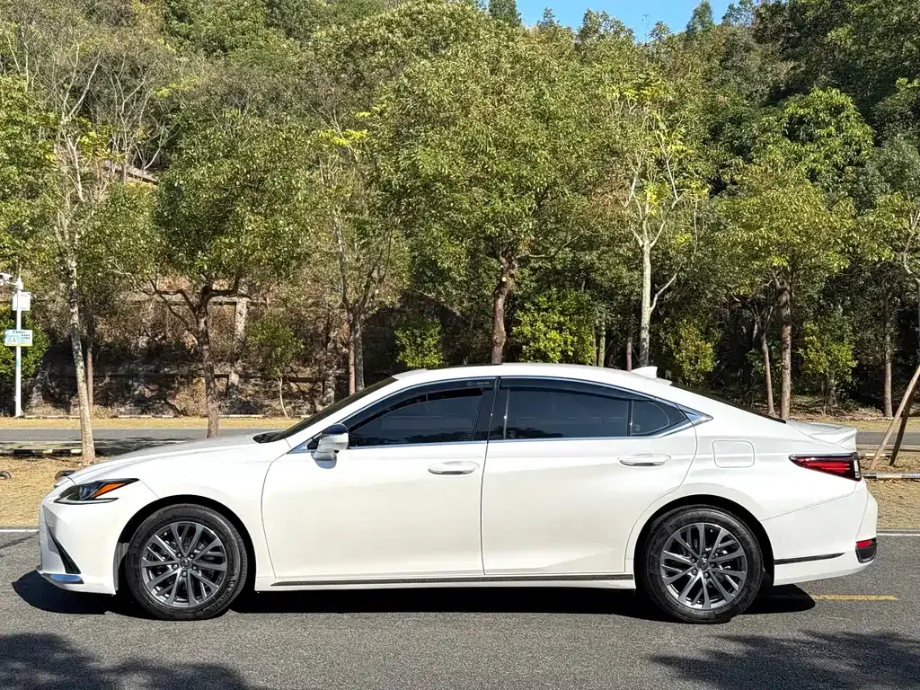 Lexus ES — фото 5