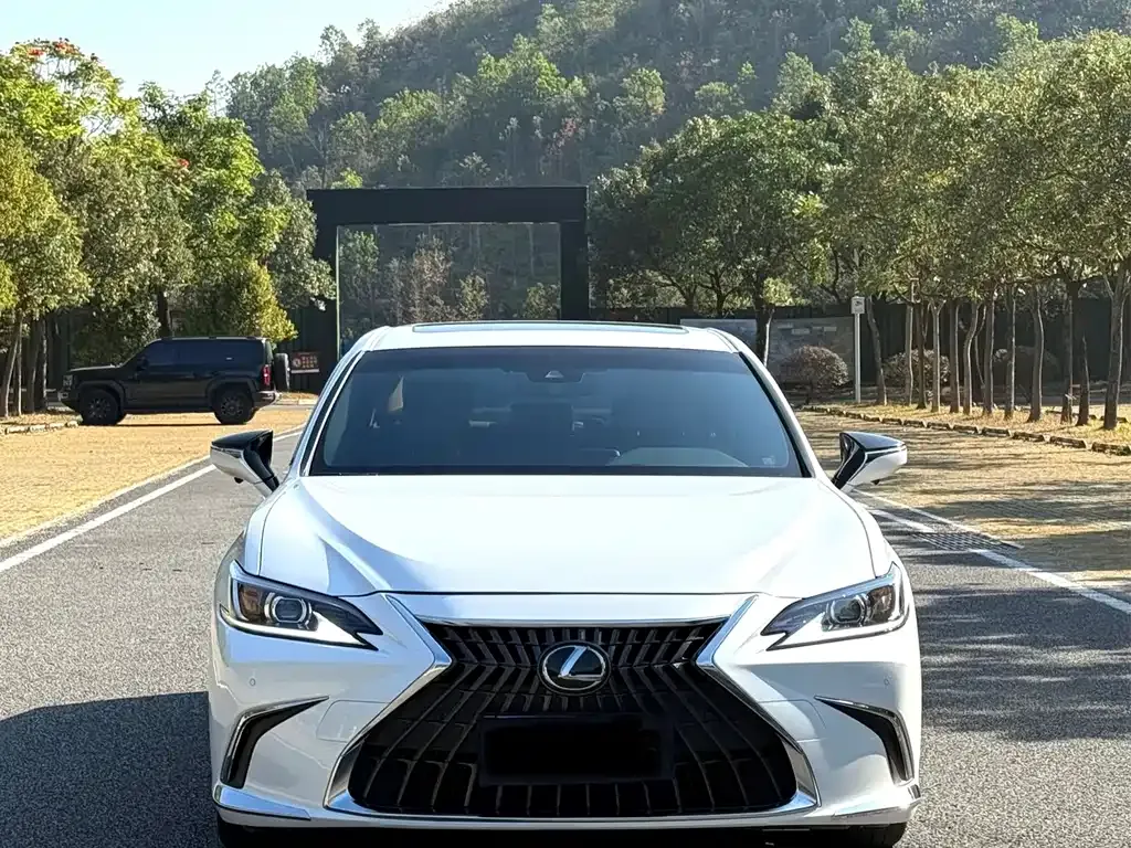 Lexus ES — фото 8