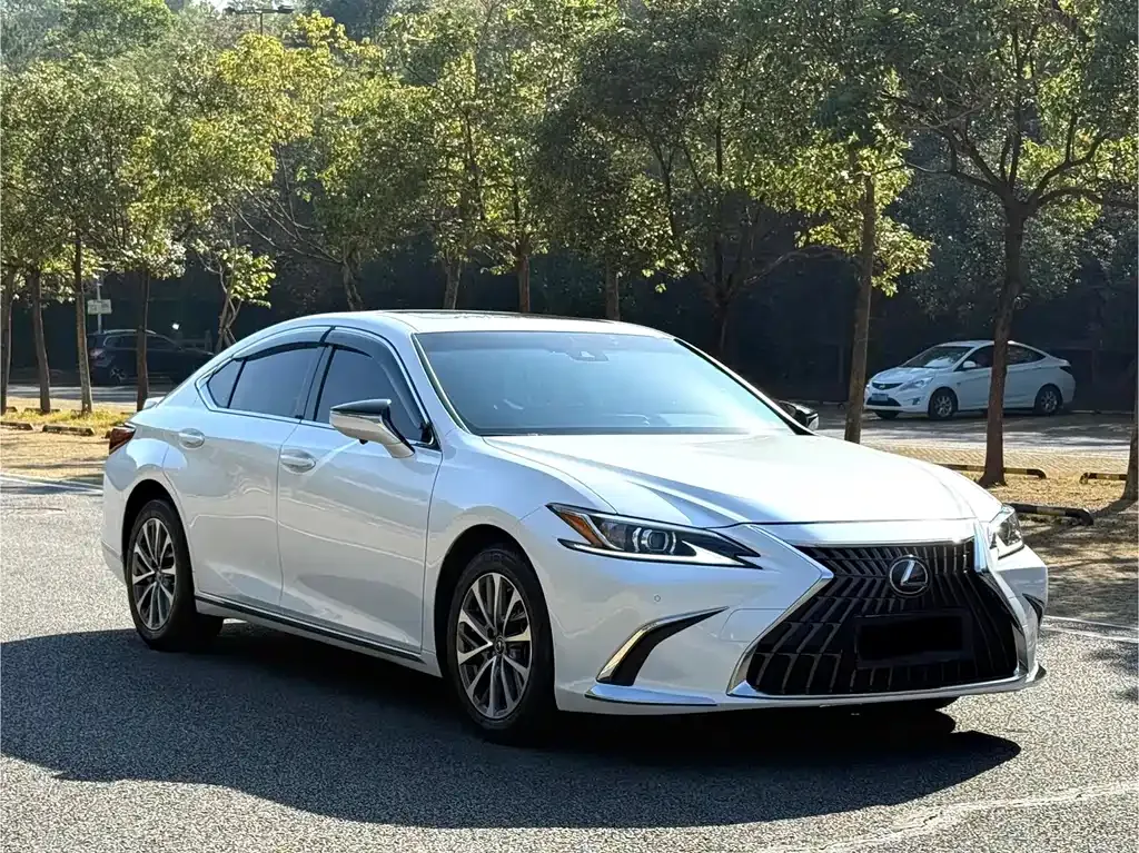 Lexus ES — фото 4