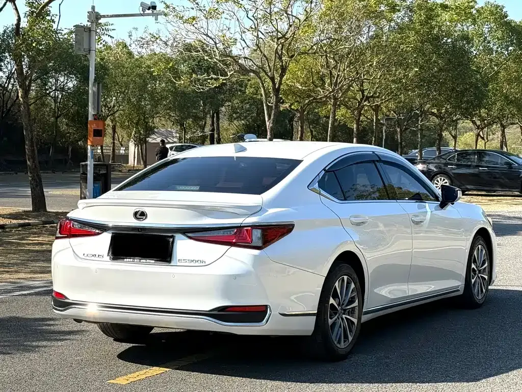 Lexus ES — фото 10