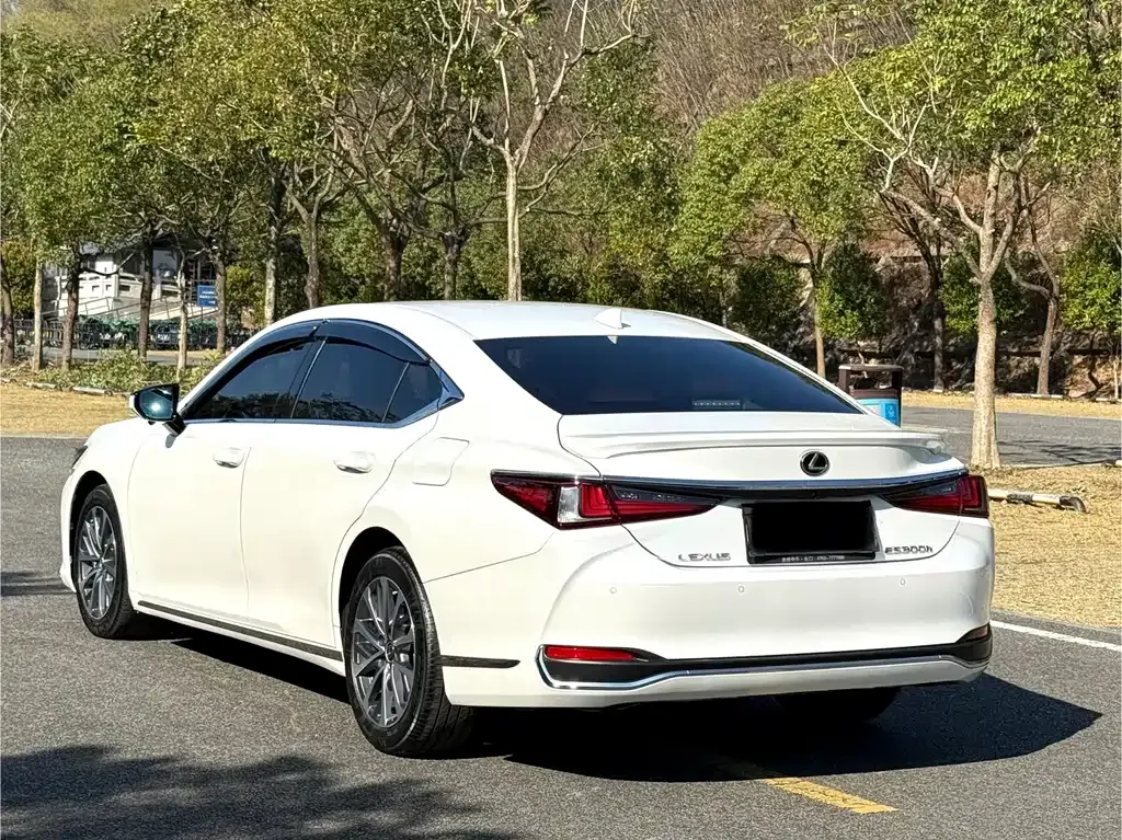 Lexus ES — фото 7