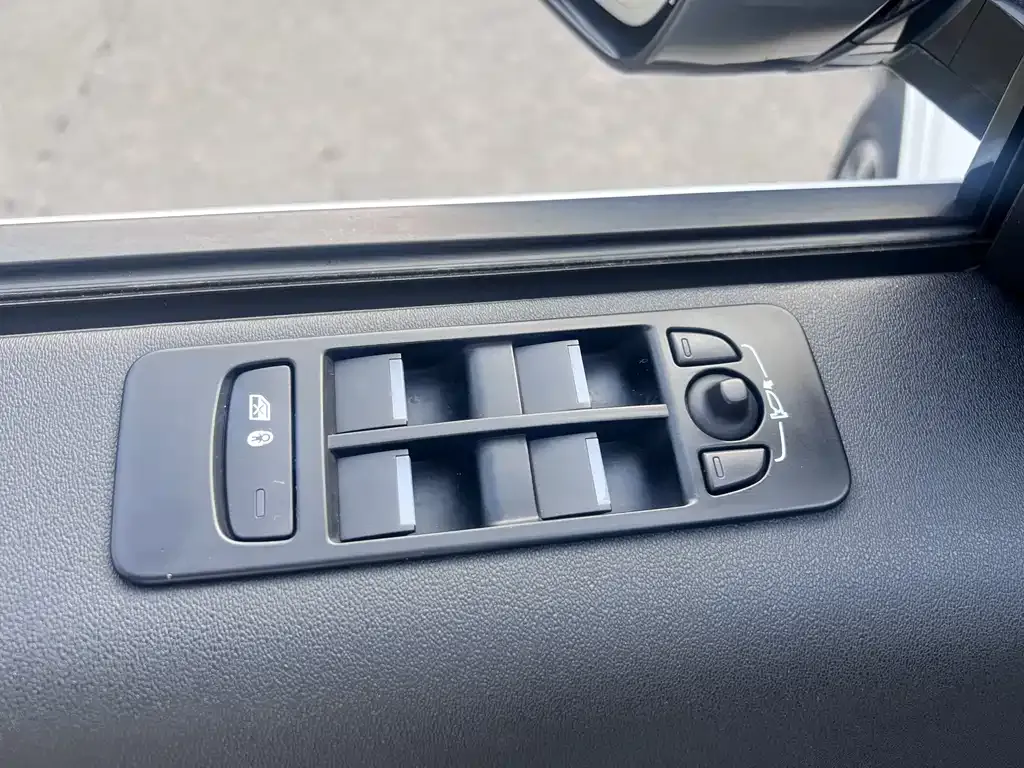 Land Rover Discovery Sport — фото 10