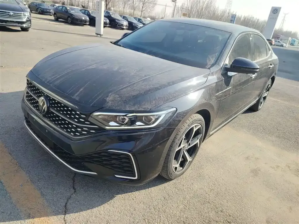 Volkswagen Passat — фото 1