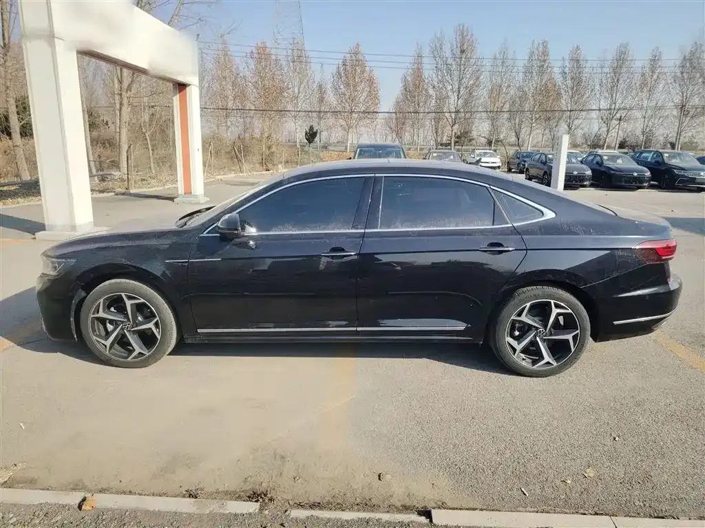 Volkswagen Passat — фото 8