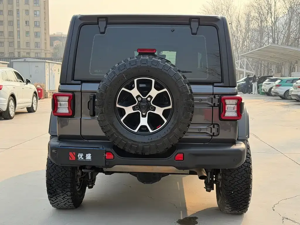 Jeep Wrangler — фото 7