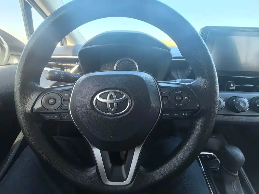 Toyota Corolla — фото 7