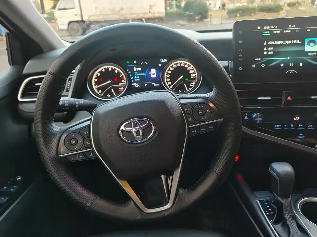 Toyota Camry 2023 из CN, фото 10