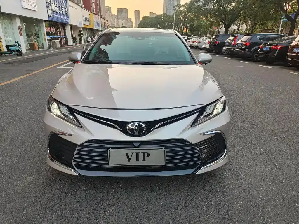 Toyota Camry 2023 из CN, фото 2