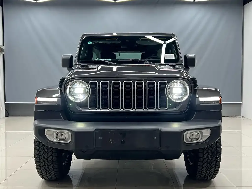 Jeep Wrangler — фото 10