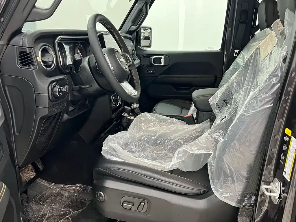 Jeep Wrangler — фото 9