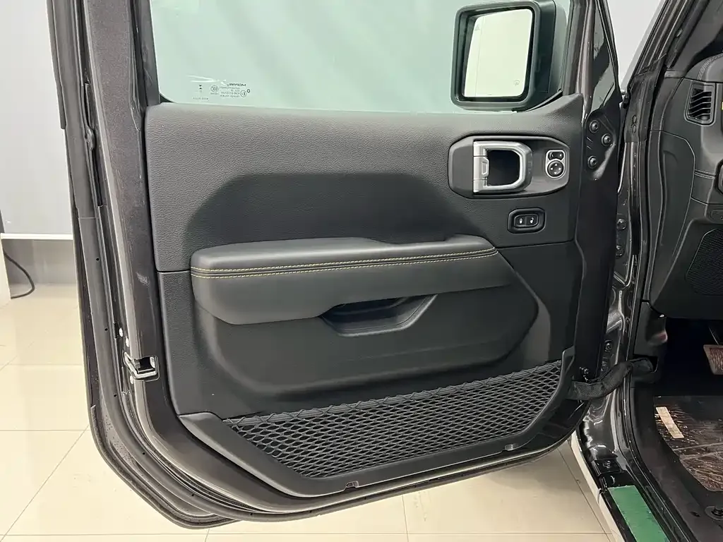 Jeep Wrangler — фото 4