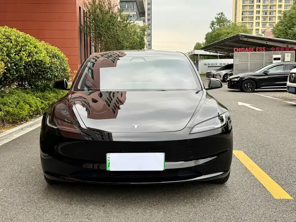 Tesla Model 3 — фото 9