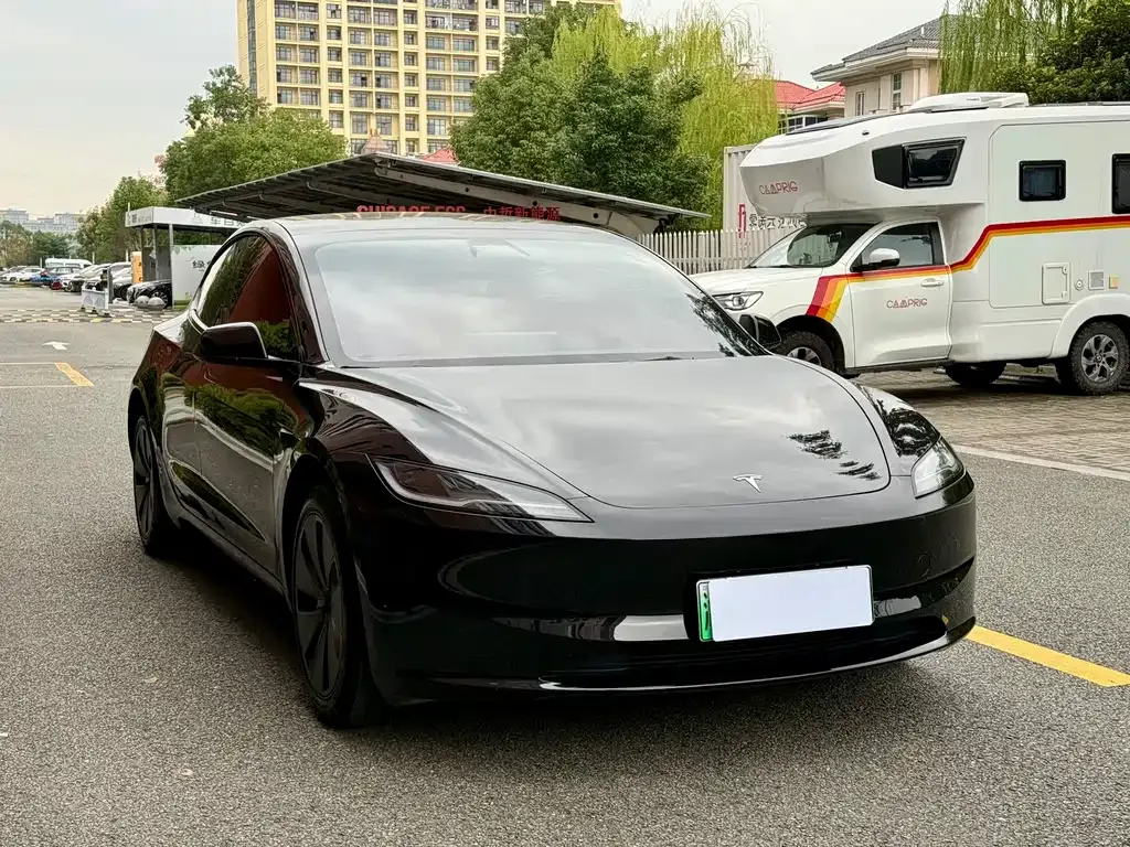 Tesla Model 3 — фото 7