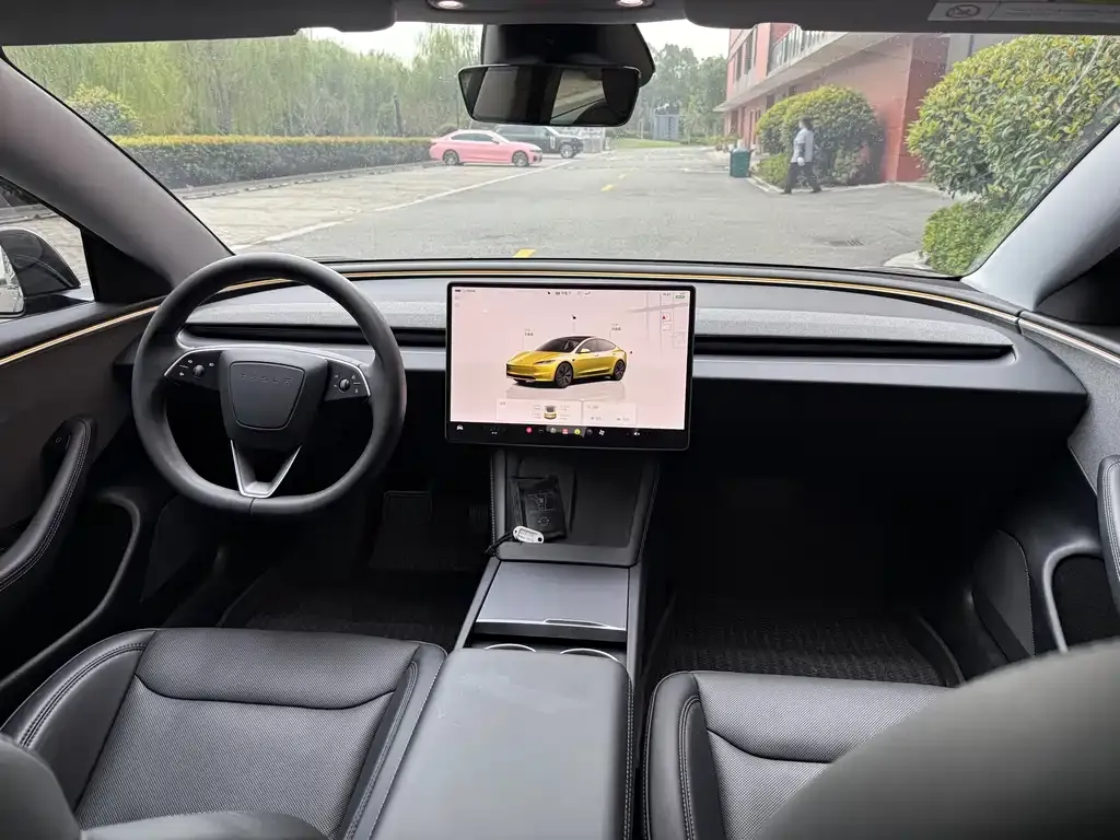 Tesla Model 3 — фото 3