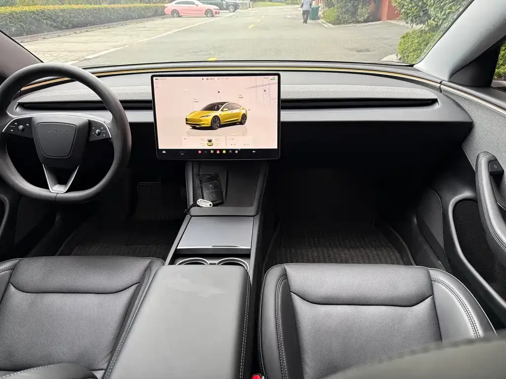 Tesla Model 3 — фото 8